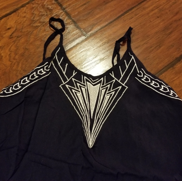 CLOSET CLEAR OUT ITEM - Picture 2 of 6